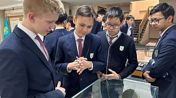 Школьники НИШ в Архиве